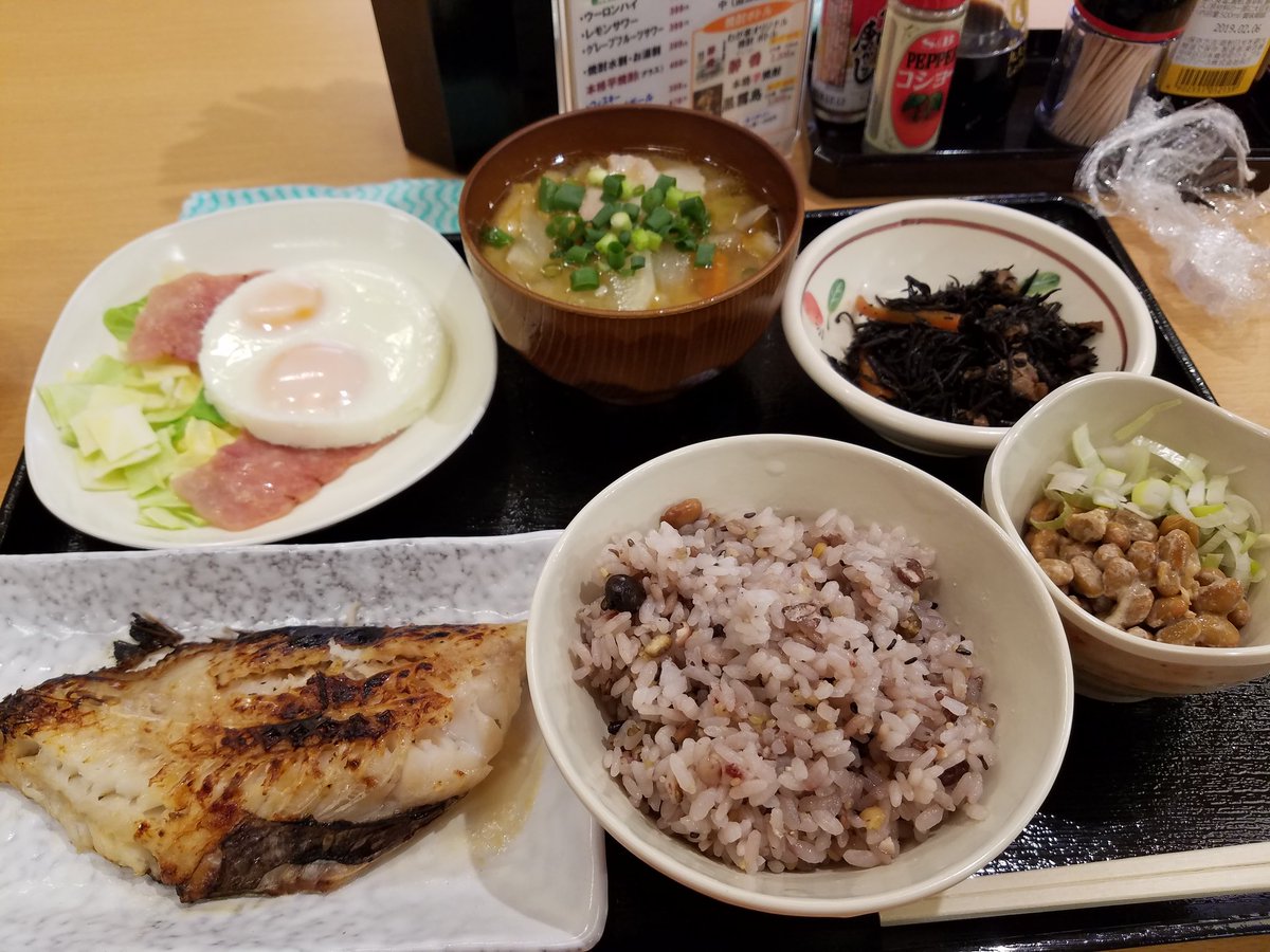 くいのみ家 ふう 亀戸にできた24時間営業 わが家の食堂 に行ってみました 健康ごはん小 赤魚 ハムエッグ ひじき煮 納豆 豚汁で1180円 酒は頼んでないけれどメニュー見たら高かった でも深夜や朝食の バリエーション増えるのは嬉しい 24時間営業も