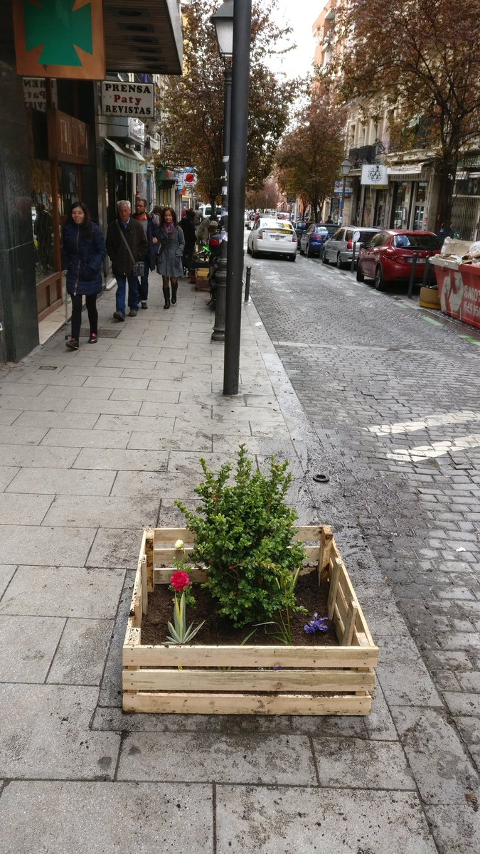 ereyero's tweet photo. Gente que guapea #lavapies #hackityapp y hace el barrio más chulo https://t.co/XUJTeP4P5J