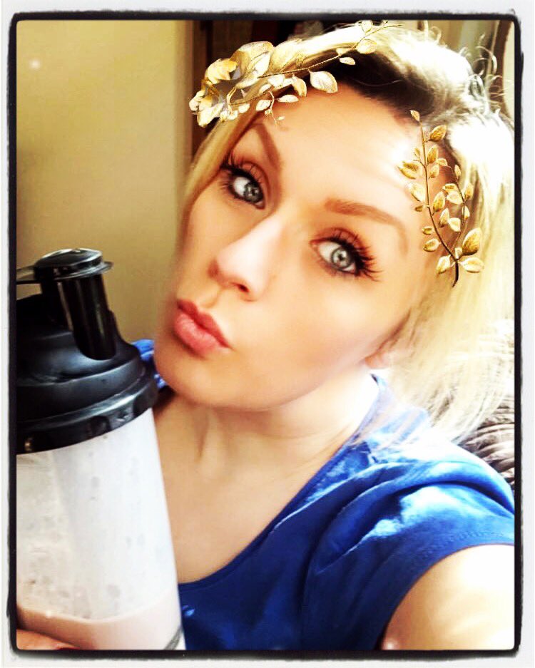 GinaWeb83's tweet photo. #shake #juiceplus #juicepluscomplete #juicepluslife #juiceplusshakes #vegan #vegan🌱 #alpro #almond #almondmilk https://t.co/tLWyG1IPJL