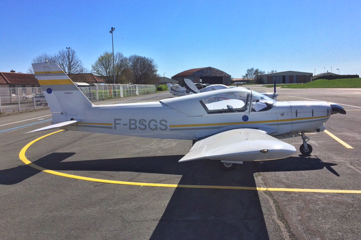 AeroclubLB's tweet photo. De bien beaux avions présents sur le tarmac de Poitiers, pour l'#AGFFA : Wassmer421 et Beechcraft Bonanza. 😉@acjmermoz31 https://t.co/iEidEPac2X