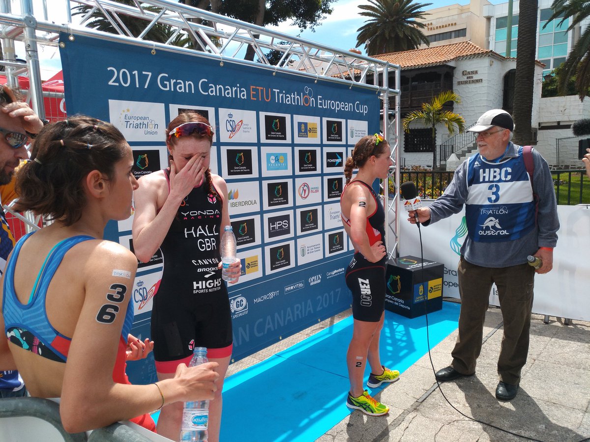ObjTriatlon's tweet photo. ¡Ultima hora!
Jessica Learmonth vence #ETULasPalmas 
2ª Lucy Hall
3ª Carmen Gómez
¡Increíble nuestra joven española! https://t.co/sNhNFcnUSz