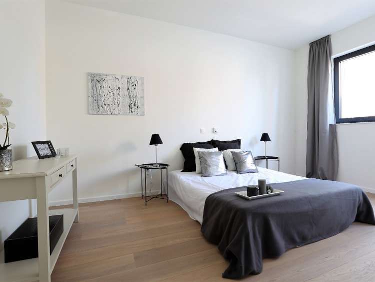 StyleAtHomeBe's tweet photo. #Project Orchidee #promotor Grammyco in zwart wit en rood. Frisse look en modern effect, ook voor #assistentiewoning https://t.co/B8LX5xJxv1 https://t.co/AJHHRV8WUl