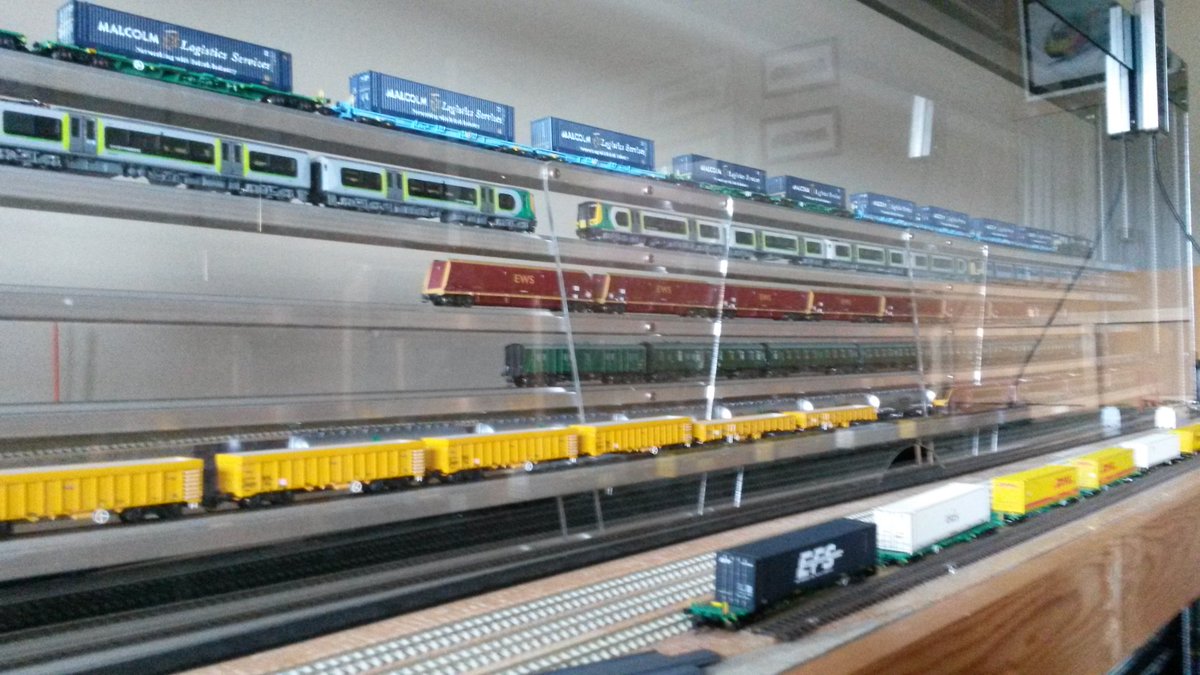 Nelevation's tweet image. Another customer's #ngauge 6 foot Nelevator in situ and fully loaded; all ready to play trains on a Sunday afternoon  :-)
