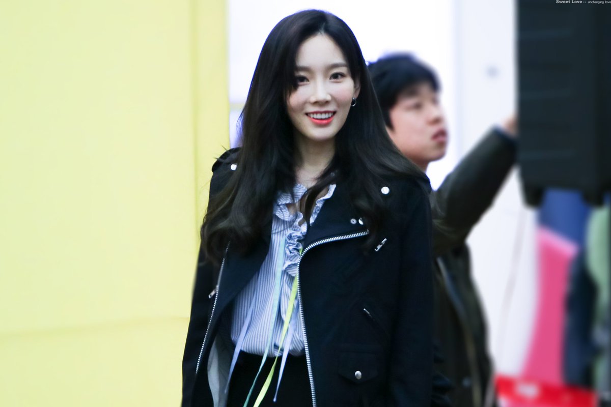 SweetLove_ss's tweet photo. 170317 태연 코엑스 팬싸(5) #태연 #taeyeon 💕💕
https://t.co/5AIstkv4Zk
https://t.co/Y6aPLvkevB
https://t.co/4fHj0kYa5A
https://t.co/LHeWEQsYT1 https://t.co/oQcDxH1Ns2
