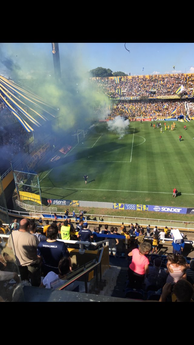 DidierRoustan's tweet photo. Au début c chaud mais ça va encore..après ça commence à péter,puis encore + fort..et à la fin ca part carrément en couille😂😂 #RosarioCentral https://t.co/2MfVFX6a8N