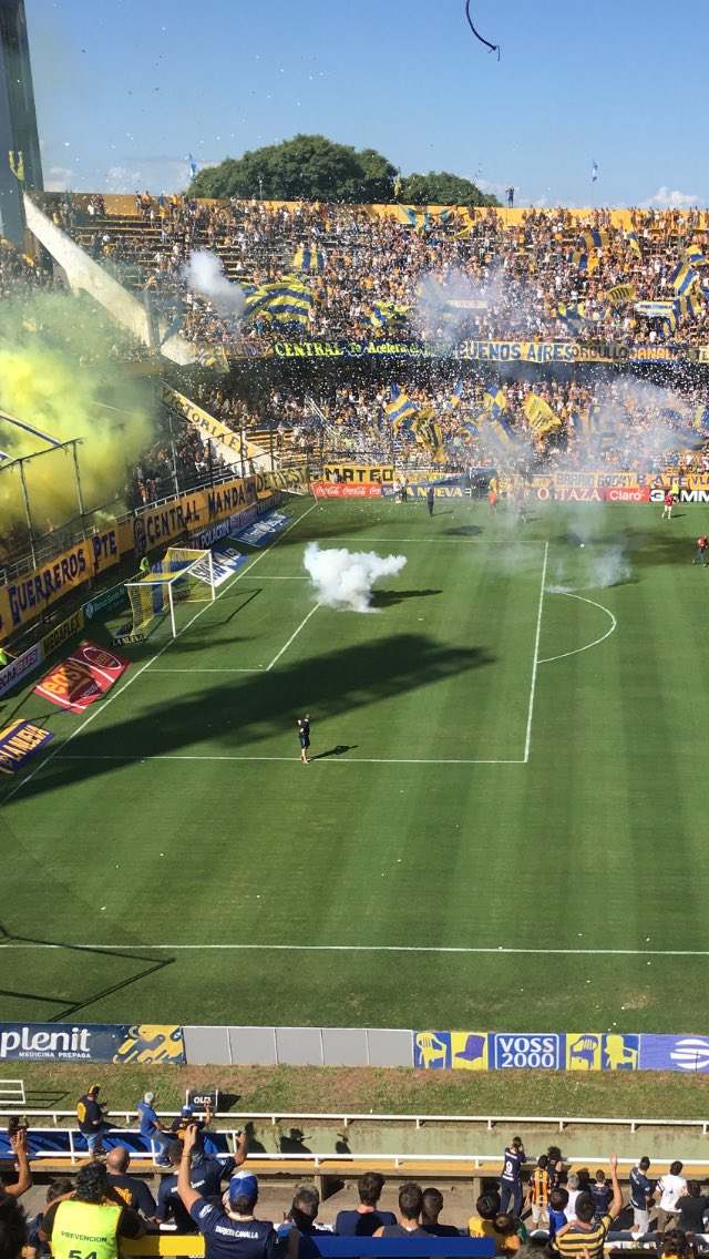 DidierRoustan's tweet photo. Au début c chaud mais ça va encore..après ça commence à péter,puis encore + fort..et à la fin ca part carrément en couille😂😂 #RosarioCentral https://t.co/2MfVFX6a8N