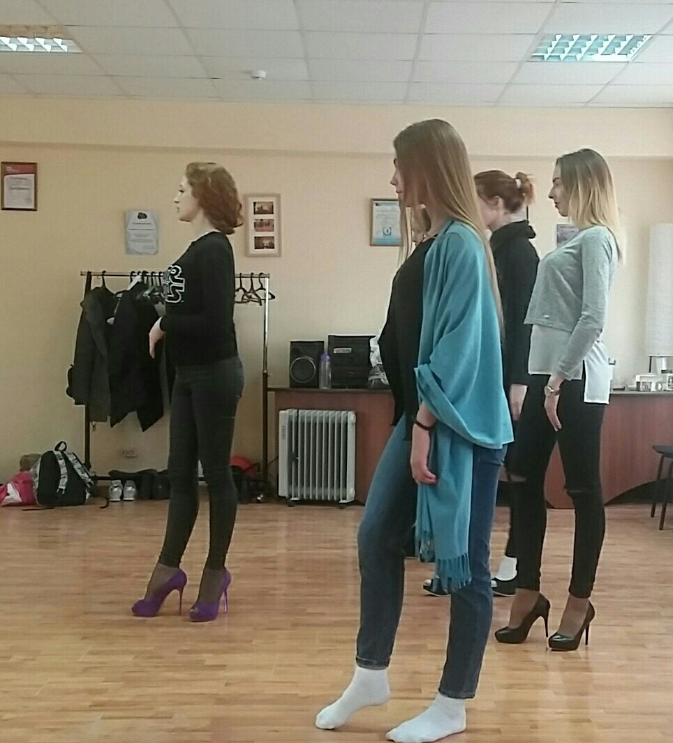 bioun's tweet photo. Сижу на репетиции у Светы @nemykina_TV на конкурсе @nsmodels_sar #Российскаякрасавица #Саратов #красота https://t.co/jzpK5NHRt8