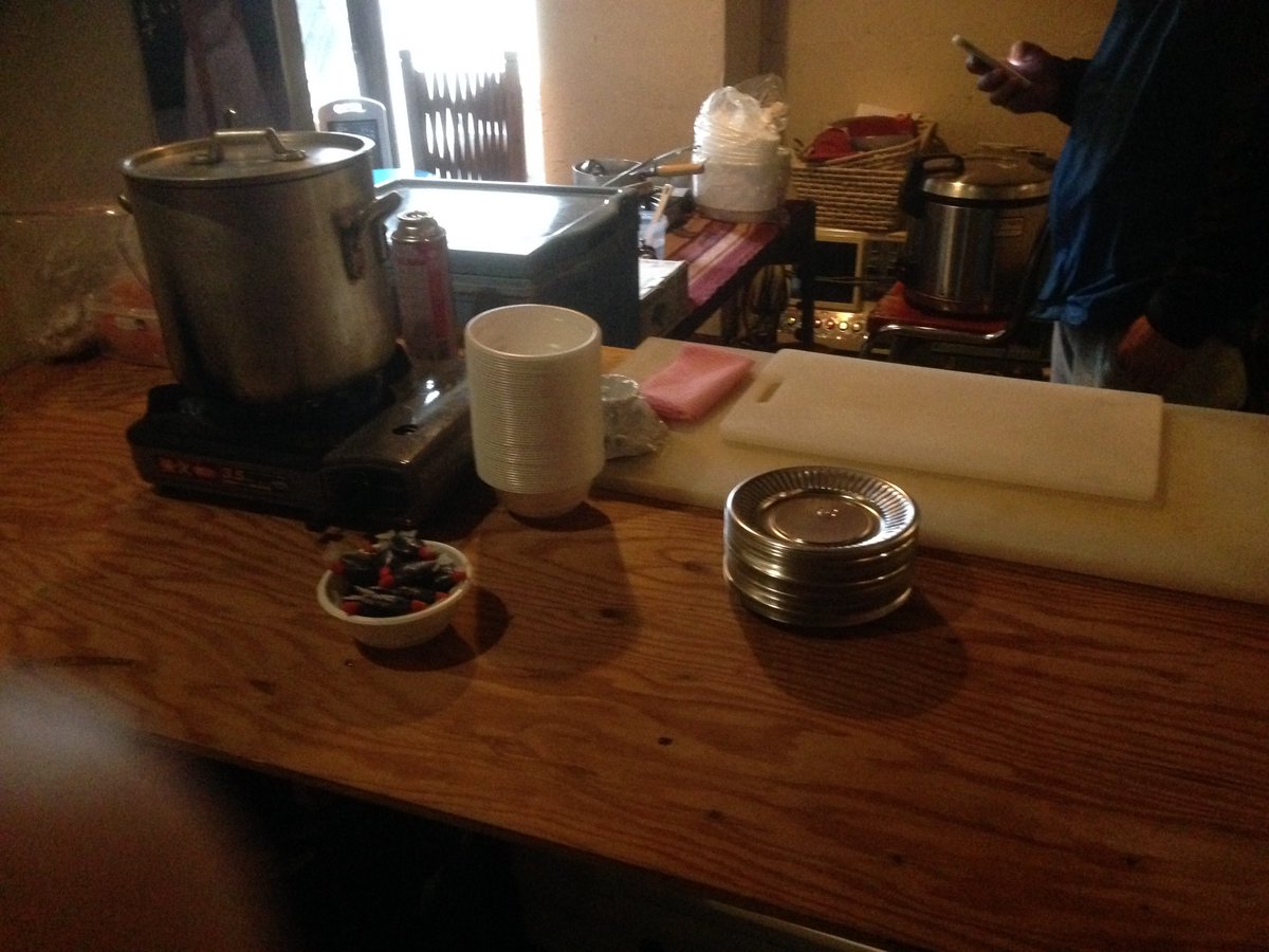 shirotsky's tweet photo. 続いてグーグルマックさんのにぎり寿司コーナー。何だか盛り沢山なライブですよ。Imazato Golden Street Bandのライブは、鶴橋のバーHAZEにて、20時から。お待ちしてます！  #IGSB  #BarHAZE https://t.co/rSAlSszd0F