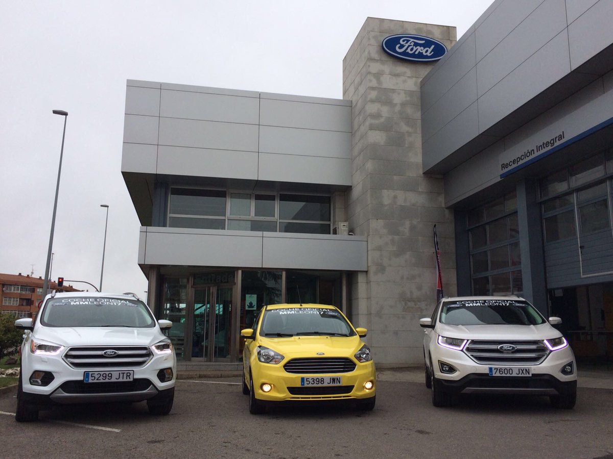 autopalacios's tweet photo. Coches oficiales de la @MMaratonLeon de #leonesp preparados.. https://t.co/n33k0PUpS1