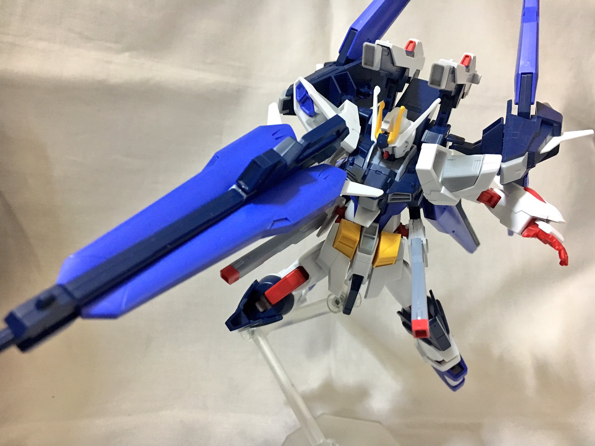 タツ Auf Twitter アメイジングストライクフリーダムガンダム組みました 赤い関節が派手だと思ってたんですが 実際手に取ると渋い色の中で良いアクセントになっててかっこいいです 流用キットですが新規パーツが多めで 元のパーツも上手く再配置してあって
