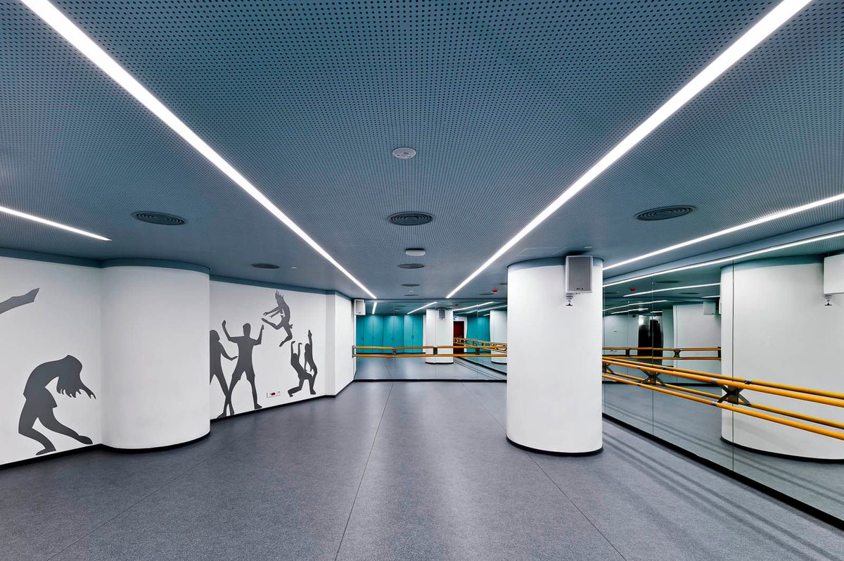 Zumtobel_Dubai's tweet photo. LAU aimed for a modern architectural design maintaining elegant and straight lines. #slotlight #LAU https://t.co/1JUkYIRdY9 https://t.co/J6BJny2cJb