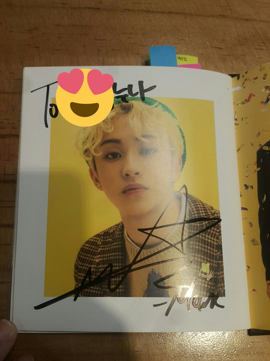 170326 전주
마크한테 엔라에서 도영이한테 진짜 뽀뽀한거냐고 물어봤는데 마크 고민하다가
그 진짜,, 아 진짜루 도영이형한테 할때있어요 근데 그때 진짜로 했는지 기억안나요
라고,,,했,,,,