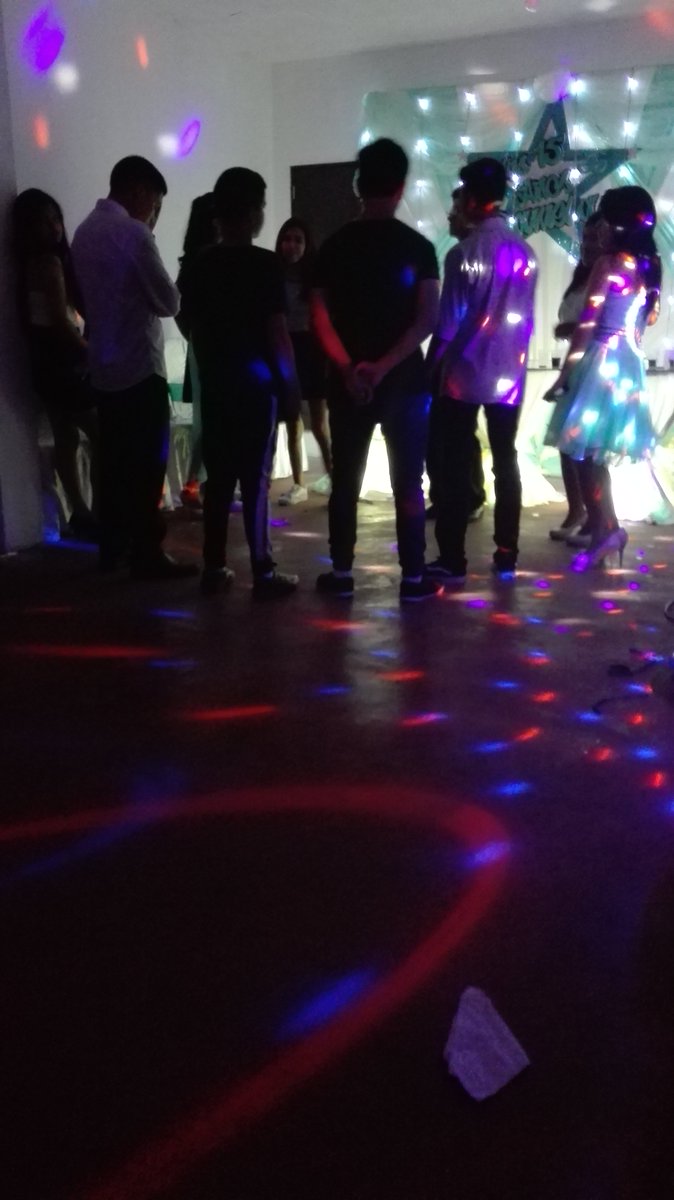 SandXHuman's tweet image. Disfrutando de una fiesta :-)