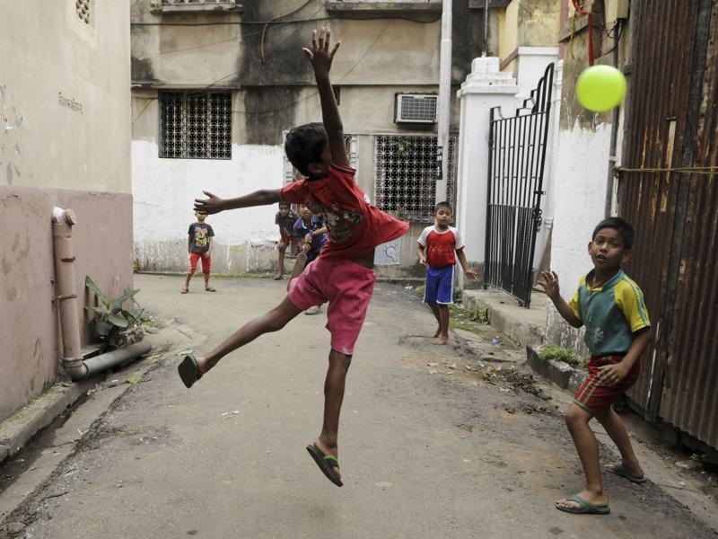 little_redbox's tweet photo. प्यारे गल्ली क्रिकेट,आईपीएल, वर्ल्ड कप जितने  रोमांचकारी हुआ करते थे तुम या उससे भी ज़्यादा! https://t.co/RMCxlxX17y #cricket #ipl #hindi https://t.co/HOjE6vaBYW