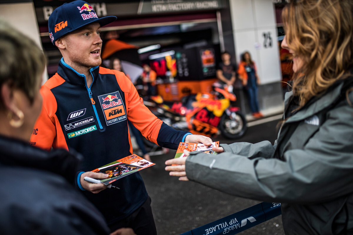 KTM_Racing's tweet photo. PICTURES Saturday @MotoGP #QatarGP with @polespargaro & @BradleySmith38 now on #KTM MEDIA LIBRARY.
🖥 https://t.co/07CeHwKniF
📷 #MarcinKin https://t.co/F9az7lP8qy