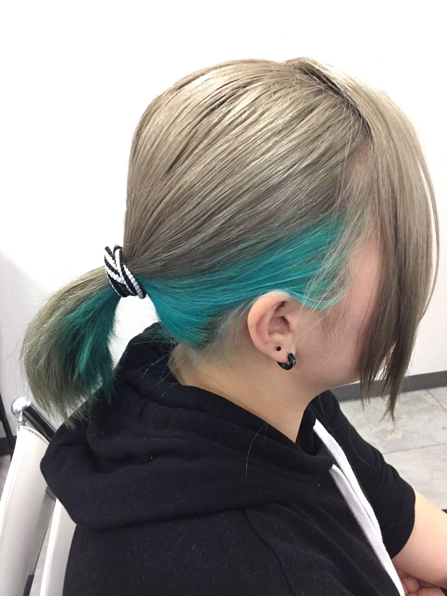 ストロベリーロックス 赤羽カラー専門店 در توییتر 本日のヘアカラー トップがシルバーアッシュ インナーにエメラルドグリーン系の青緑のツートンカラー 3枚目は10日くらい経った退色の状態でミントアッシュ系になってインナーも薄くなってミント ストロベリーロックス 赤羽カラー専門店 در توییتر 本日のヘアカラー トップがシルバーアッシュ インナーにエメラルドグリーン系の青緑のツートンカラー 3枚目は10日くらい経った退色の状態でミントアッシュ系になってインナーも薄くなってミント