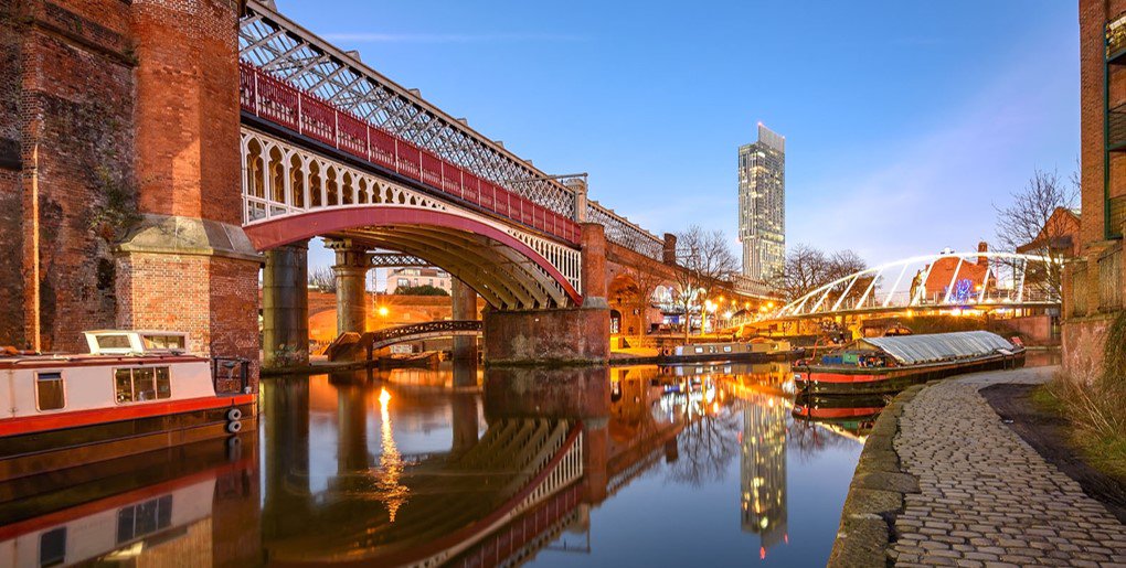 SingaporeAir's tweet photo. Fall in love with Manchester's city charms: https://t.co/CahKe4MQfg #SilverKris https://t.co/nFAeZbteMt