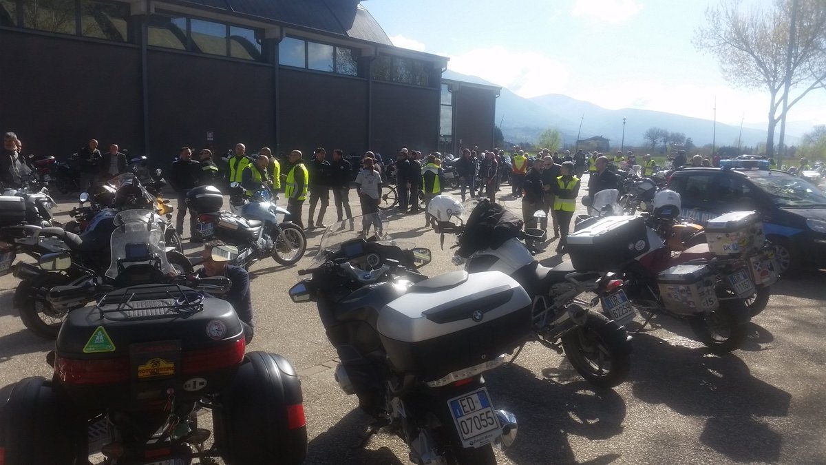 Vadodifritto's tweet photo. Lyrick @cittadiassisi : punto di accoglienza percorsi @UmbriaMoto Una giornata speciale un compagnia di tantissimi bikers https://t.co/Szy5Ki0t3a