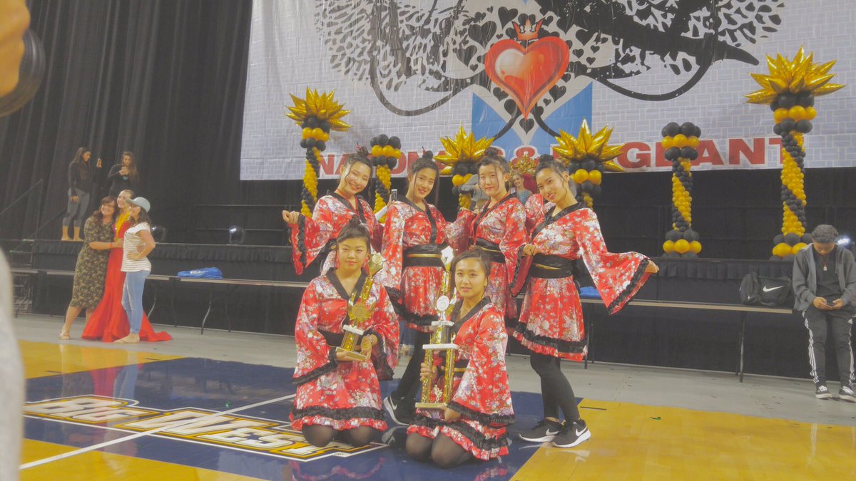 umi0713's tweet photo. MDDT USAヒップホップ女子スモール部門第2位とりました！🇺🇸🇯🇵
このメンバーで踊るのはこれで最後でこのネタも踊り納めでした
この和ネタには沢山の思い出があります
日本では1位です
世界大会でこの結果を出せて嬉しいです泣
応援してくれたみんなのおかげです
ありがとう🙏 https://t.co/FK2A5TBouT