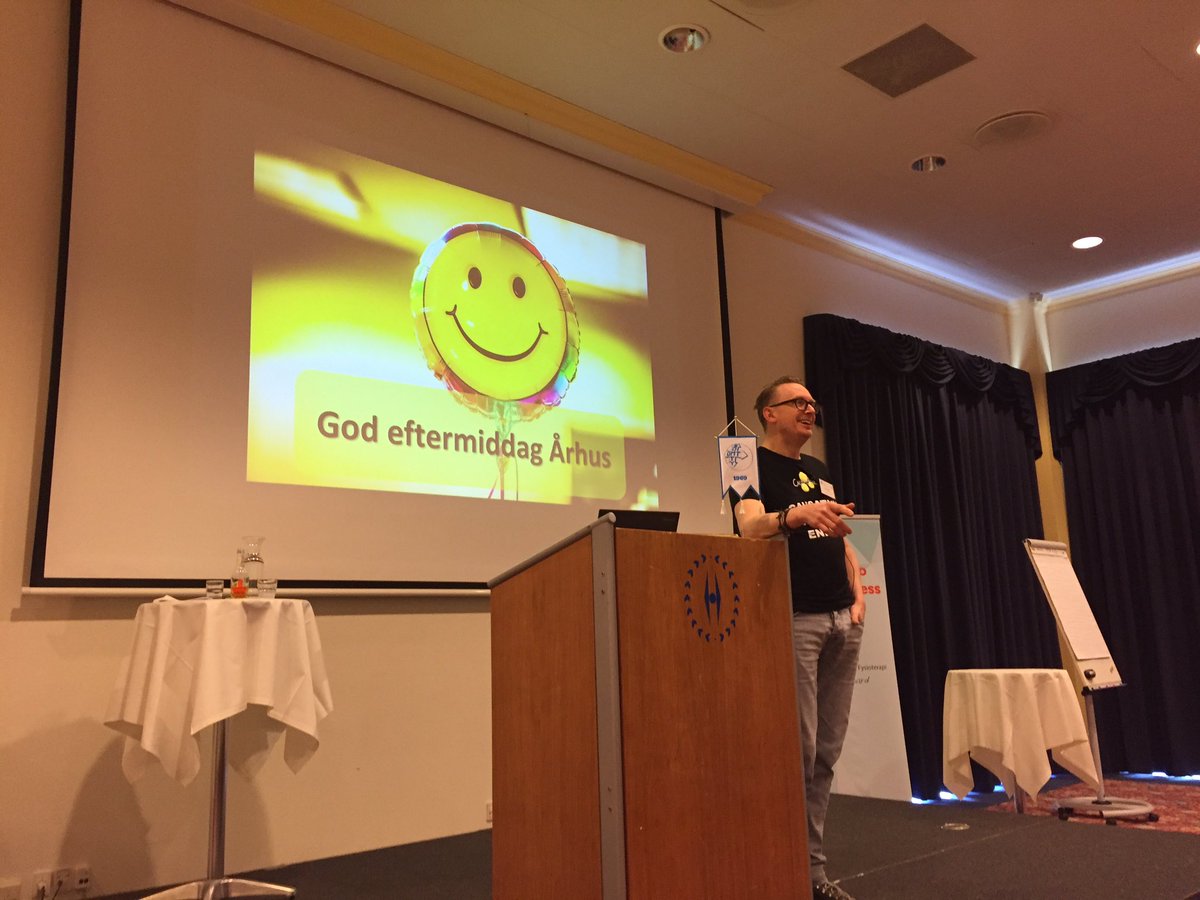josefsenmartin's tweet photo. @RogerKerry1 final presentation #DMPA2017 - on evidence, science, causation, complexity - N=1 👌@MSKPhysioDK https://t.co/znnUlwV7Wv
