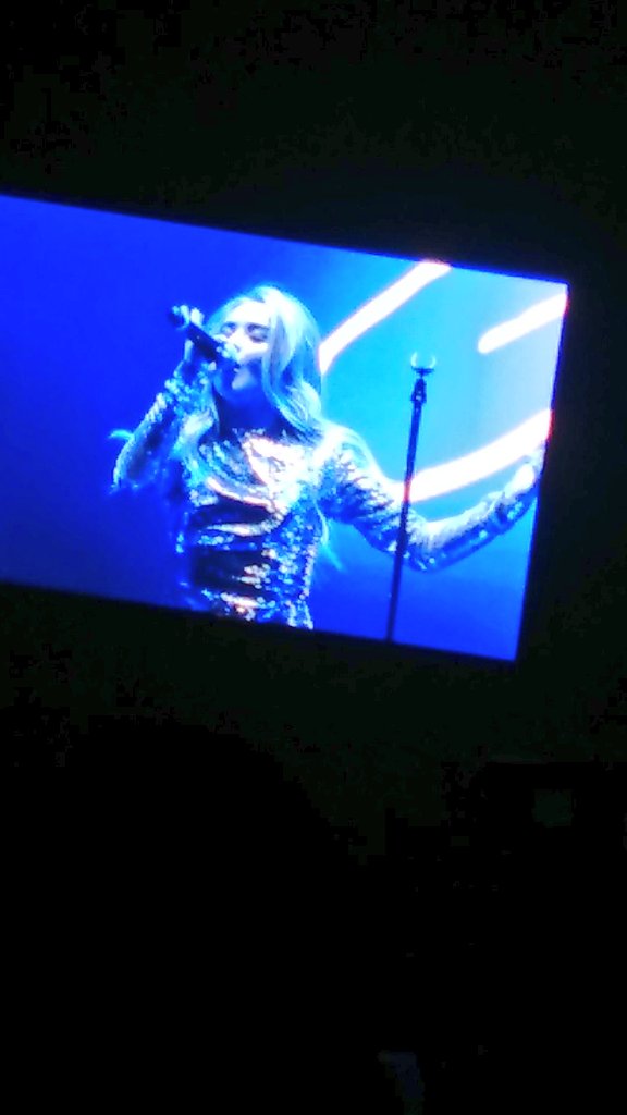 NY_NicNic29's tweet photo. 昨日のサブリナの衣装金色だった✨
金色が好きって分かるね!!!!!(๑•̀ㅂ•́)و✧
#Saburina @SabrinaAnnLynn https://t.co/g1uuHCPE2H