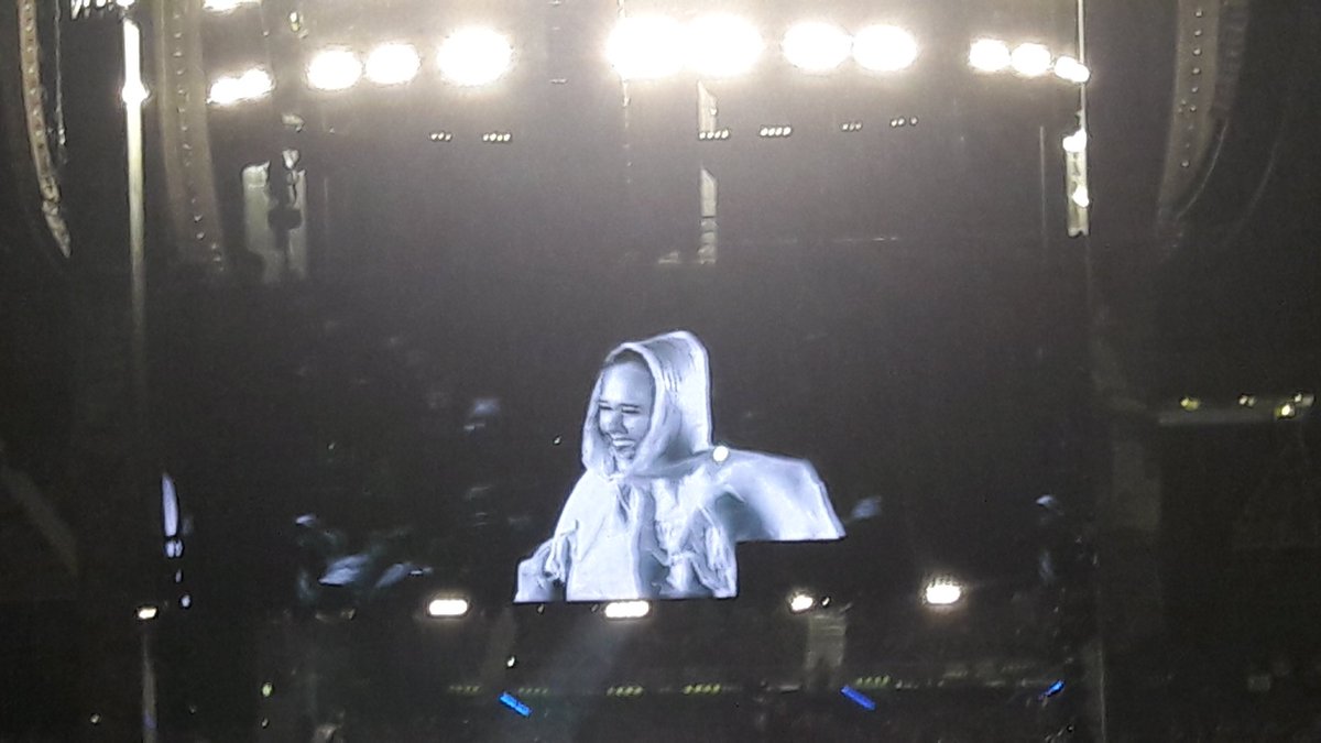christie_23's tweet photo. It's so wet even Adele has resorted to a poncho #adelenz  #adelelive2017 #Auckland #NewZealand https://t.co/mJscGmBo79