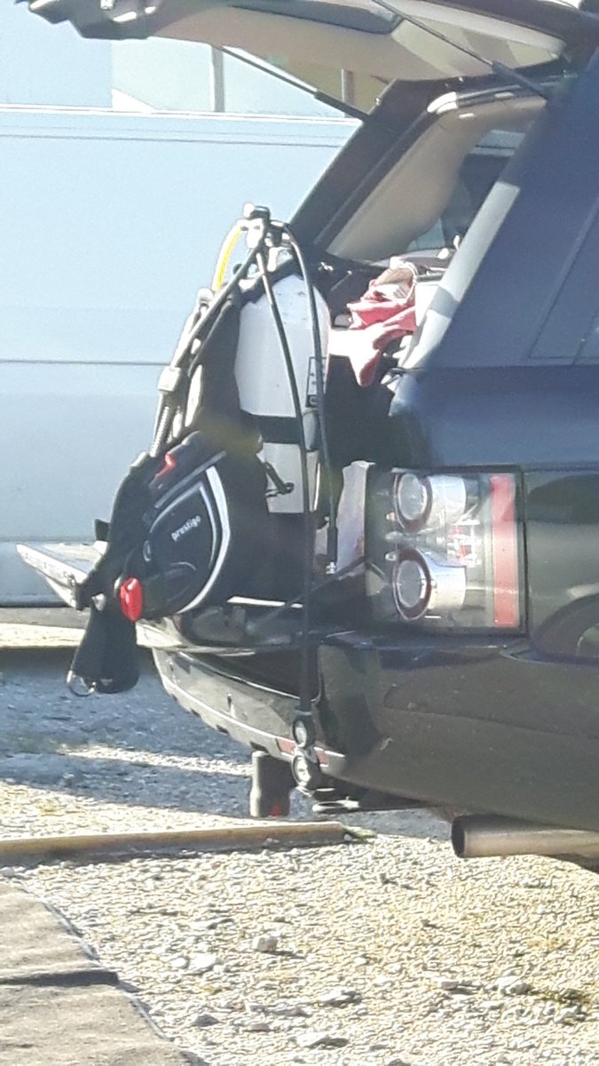 DavyDivers's tweet photo. How not to leave your dive gear https://t.co/1YMKL9ahTC