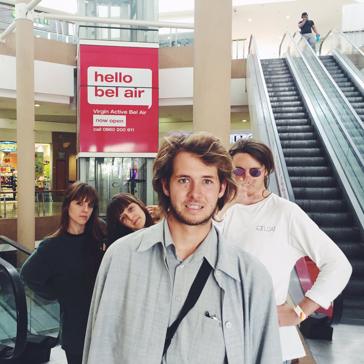 Hello bo jurg. 

@largeonthelawn today! Tickets ---> bit.ly/2kGMFQy