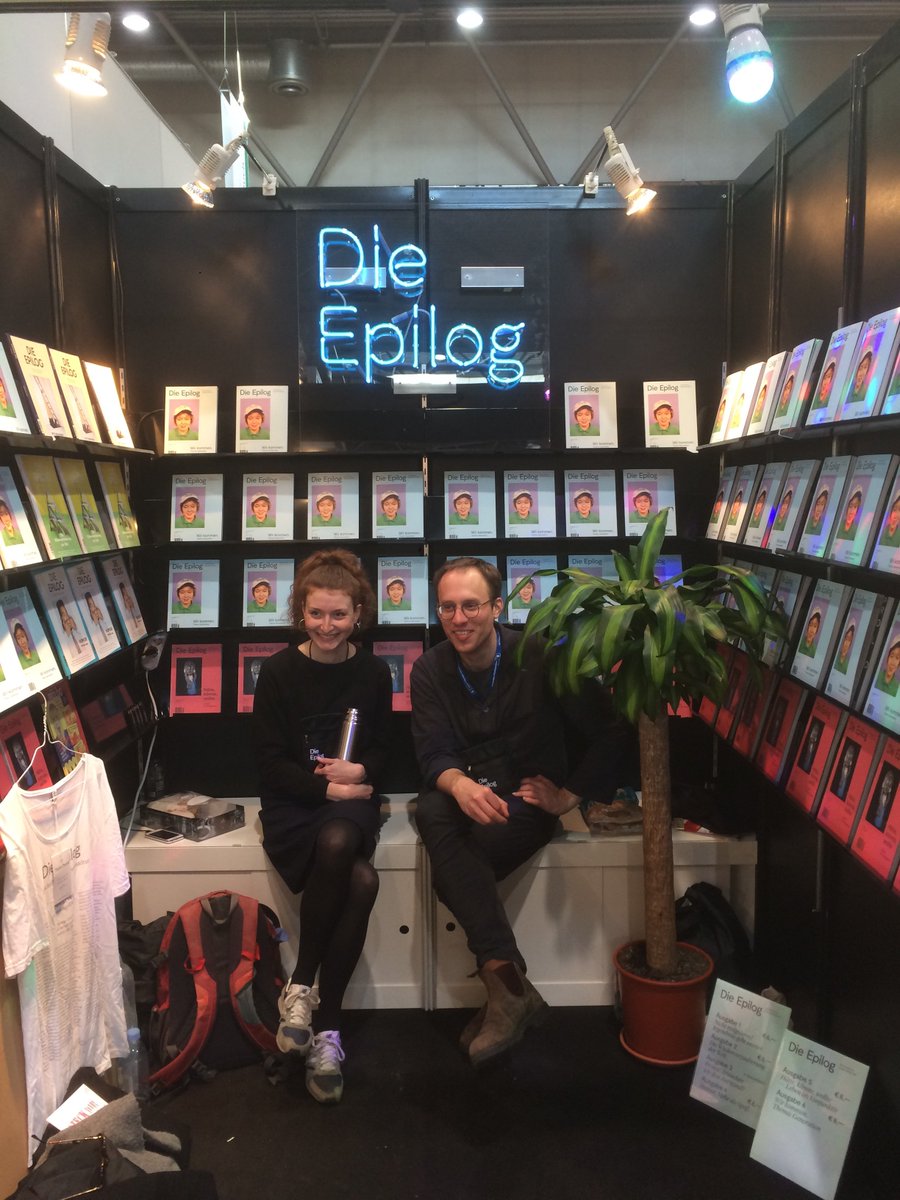 die_epilog's tweet photo. finale! #dieepilog #dasneon #derpalme & freundliche mitarbeiterinnen heute noch auf der #lbm17 halle5 g102. #dieepilog6 ab morgen im handel! https://t.co/BmrrAcNQVT