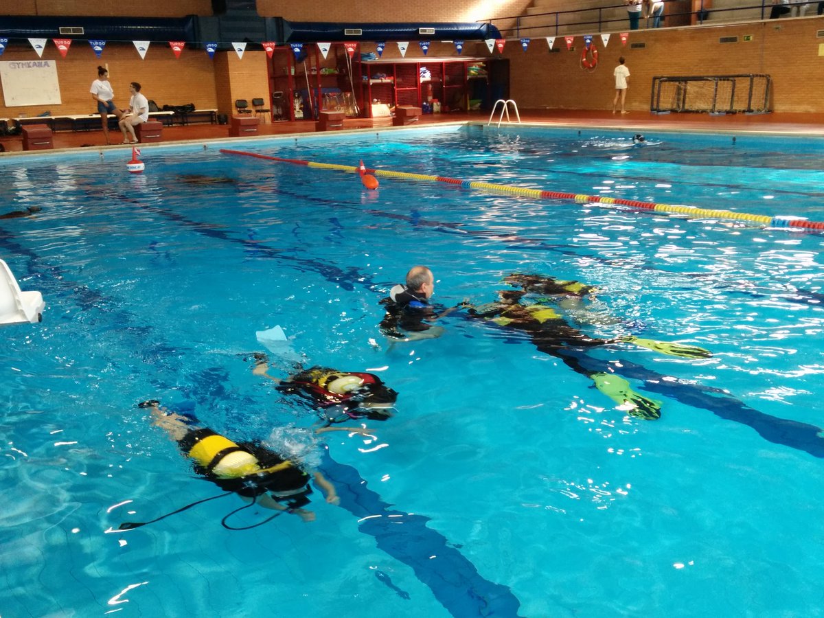 BelnRodrig's tweet photo. #aleteandocontraelcancer. Realizando bautismos de buceo en apoyo a la Investigación contra el Cáncer Infantil https://t.co/u3OifTqBql