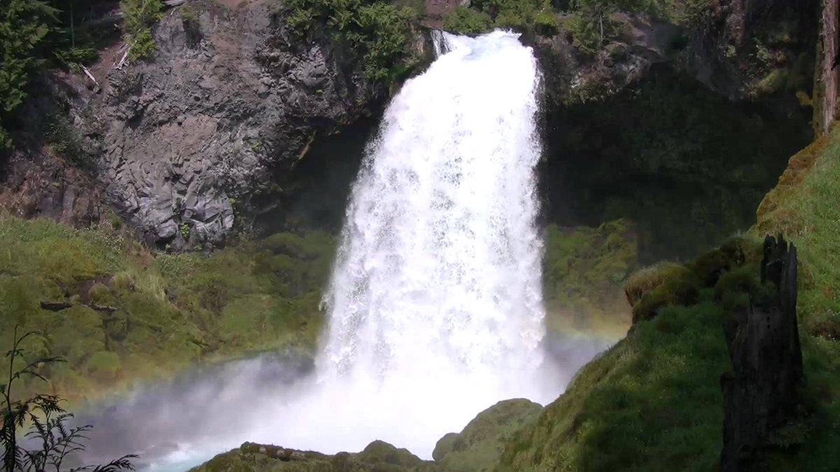 steinarvikholt's tweet photo. For dere som må på toalettet: Ikke se på dette bildet: #lmnso #gottopee #lukkededører #waterfall https://t.co/Ks7ZClDUtm