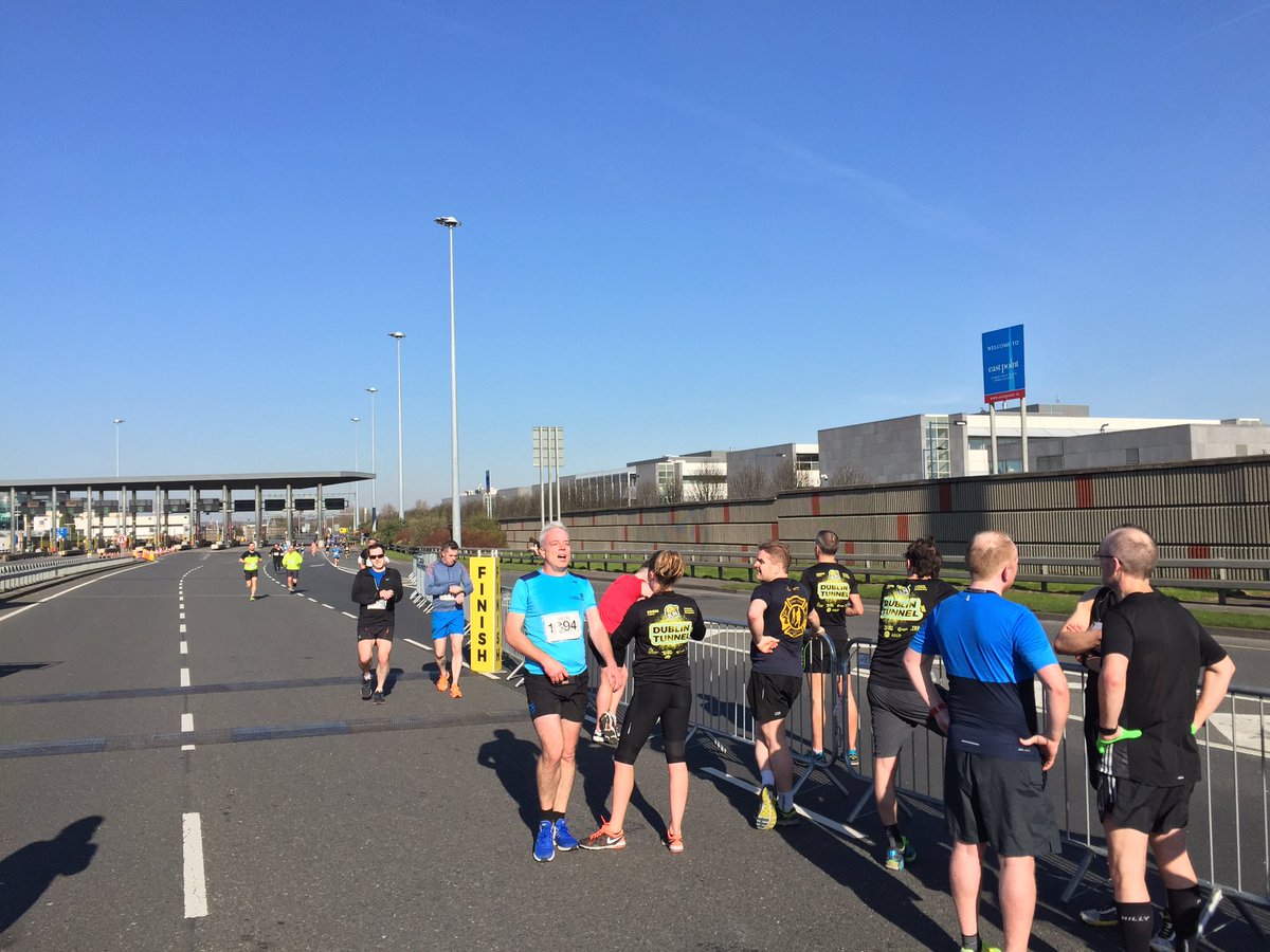 UndergroundRuns's tweet photo. Lots of happy runners finished #TunnelRun2017 this morning! https://t.co/CEWChgKW9K