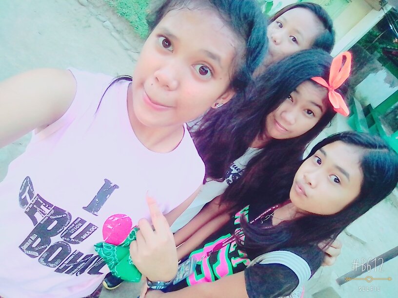 Cheska_Legend's tweet photo. Happy with my friends.... 😘😘 https://t.co/Owehos6qdG
