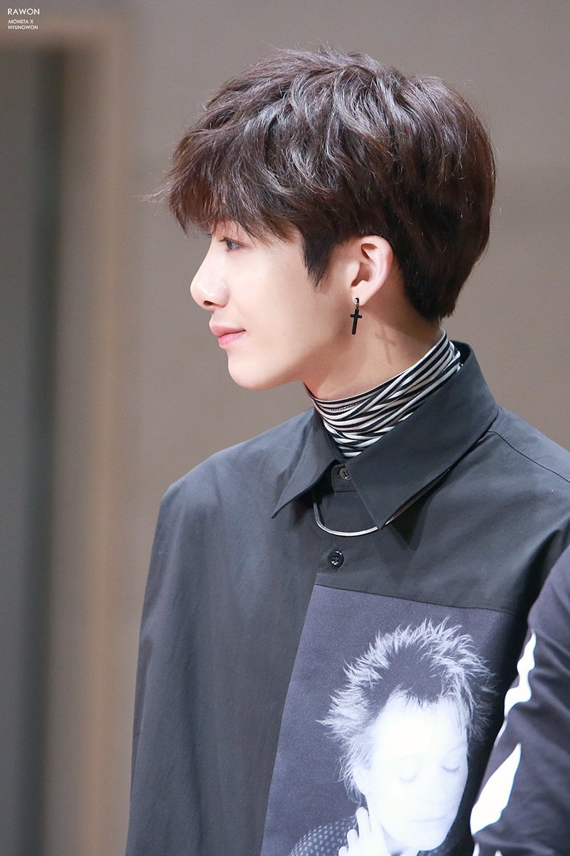 _HW940115's tweet photo. 170325 영등포 팬싸인회
#몬스타엑스 #MONSTA_X #형원 #HyungWon https://t.co/i0hZol40mW