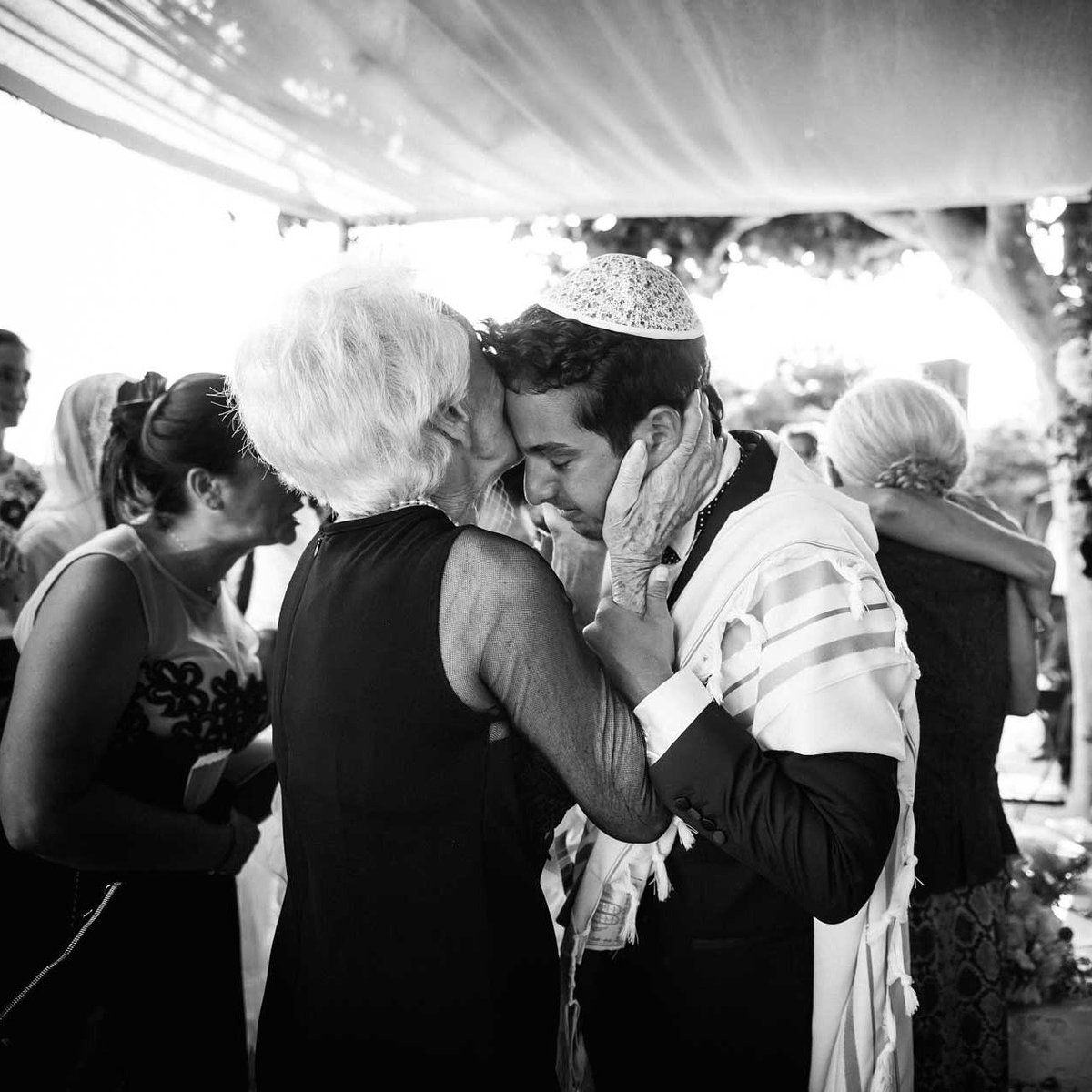 Nothing compares to the love of a mother. Happy mother's day to all the mum in the world! 
#lepaysage #happymothersday #weddingphotography