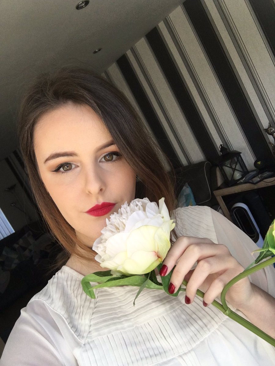 evasstratt tweet picture