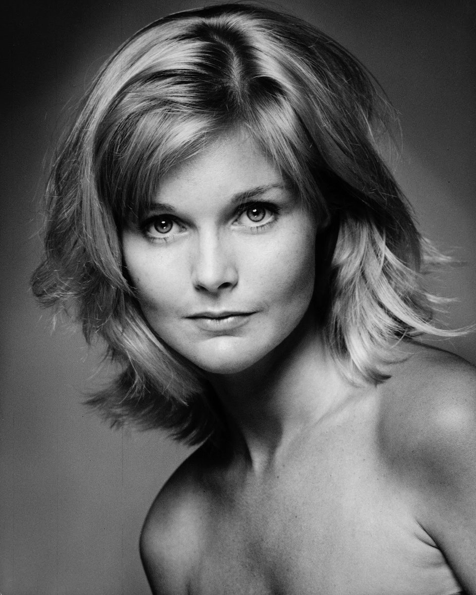 alex_macke's tweet photo. Wow! Carol Lynley. Major babe alert. Shout out "Bunny Lake is Misssing" (1965). Michelle Pfeiffer vibes. https://t.co/AlaTdiUZHG