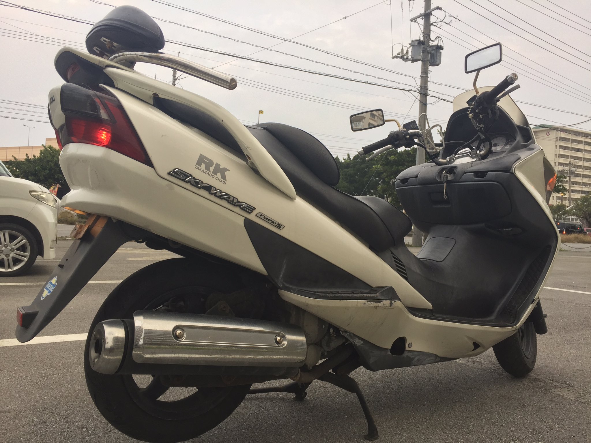 Motoada スカイウェイブ250 Cj43 現状3万円 普通にエンジンかかり 乗れます Hライト片方low切れ クラッチベアリング交換時期 Fフォーク漏れ Rブレーキマスター動き悪い ハンドル曲がりあります 安くでビッグスクーター 探している方どうぞ