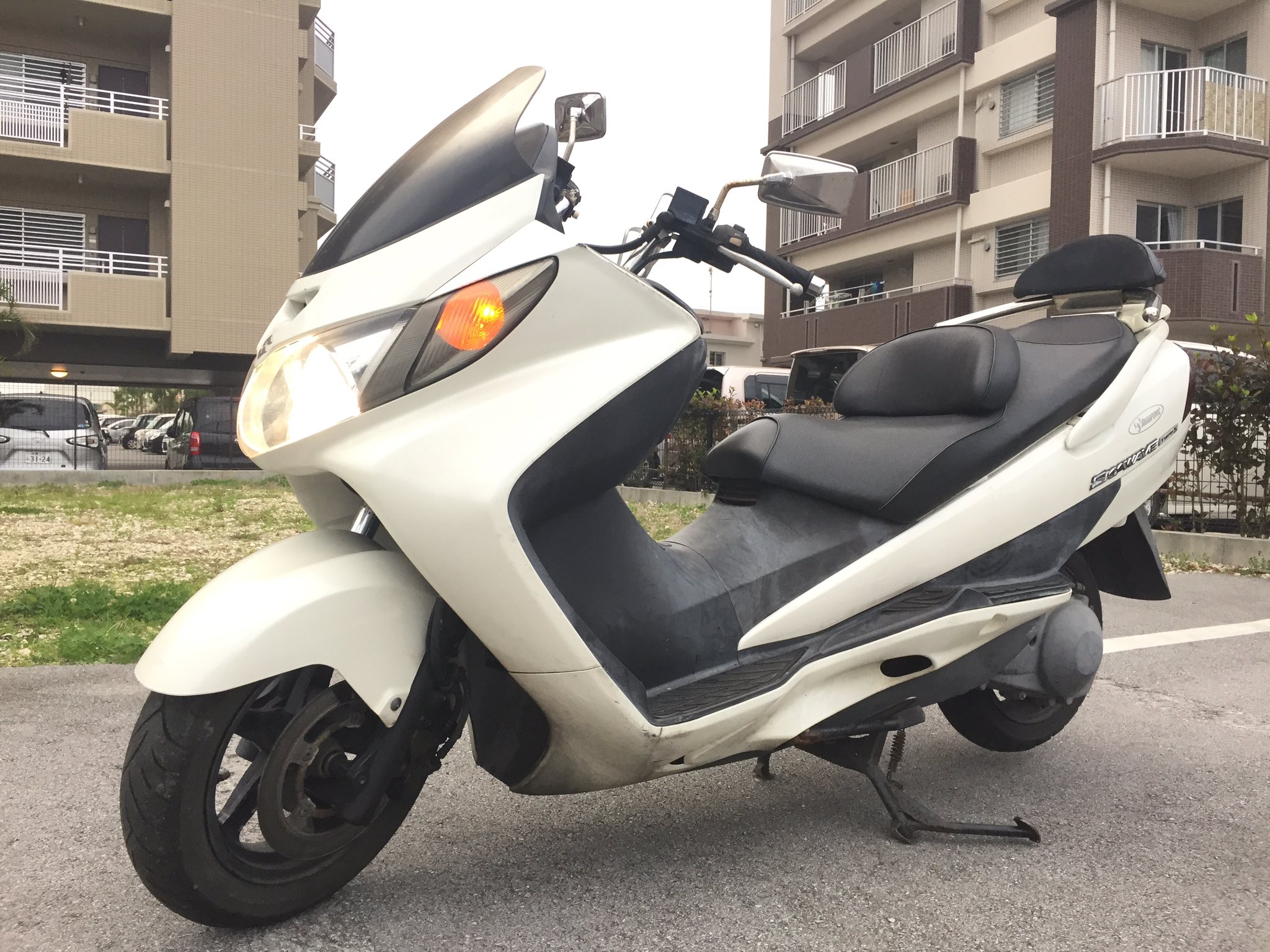 Motoada スカイウェイブ250 Cj43 現状3万円 普通にエンジンかかり 乗れます Hライト片方low切れ クラッチベアリング交換時期 Fフォーク漏れ Rブレーキマスター動き悪い ハンドル曲がりあります 安くでビッグスクーター 探している方どうぞ