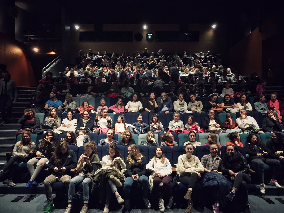 parfaitesdoc's tweet photo. Merci. Tous les soirs des salles pleines. #parfaitesdoc #parfaites #film #avantpremiere @allocine @FilmsActu @PremiereFR https://t.co/uPgzMvac5y
