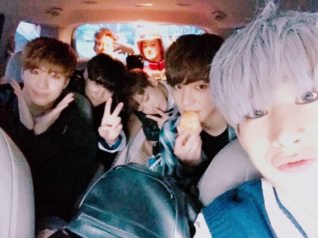 VICTON1109's tweet photo. [#승우] 소중한 앨리스
앨리스들 ~ 우린 퇴근! 출발하기 전에 찰칵!
일교차가 너무 커..!! 감기 조심! 꼭!
앞으로 더 더 이쁜 추억 만들고 싶다!
남은 활동도 웃으면서 잊지 못할 추억 만들어요!
우리 무대를 빛 내주는 앨리스들 고마워요❤️ https://t.co/JV8agCmSZX