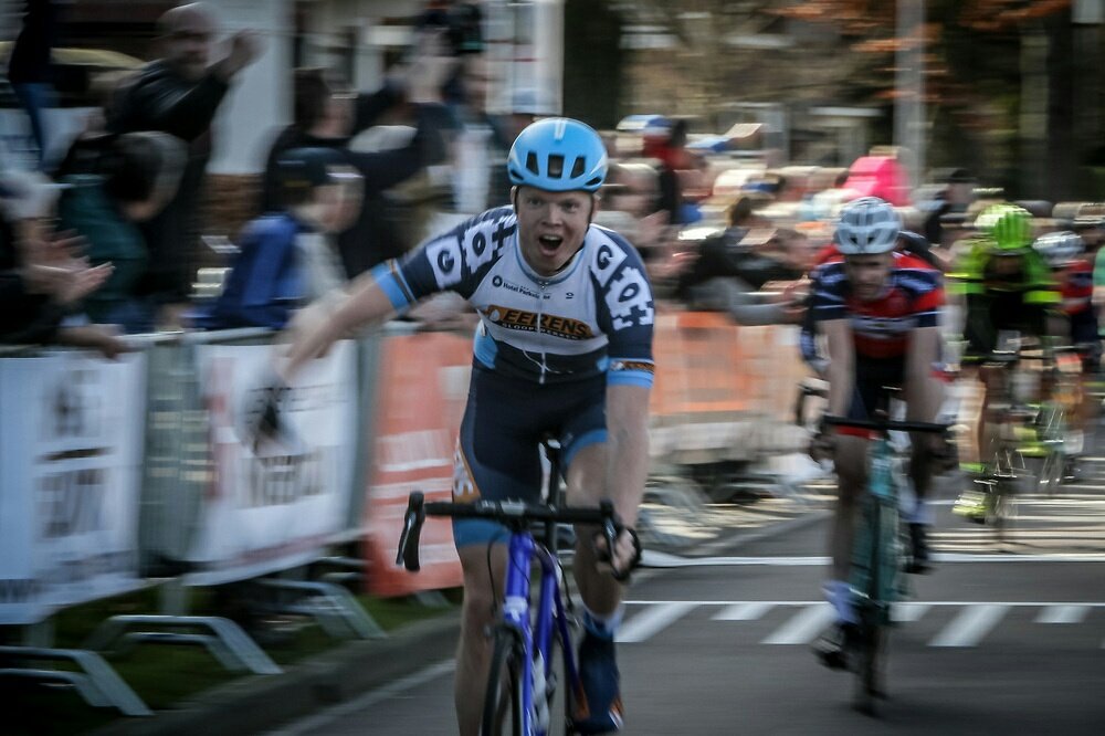Even positief tweetje na #bulned Cor van Leeuwen wint Grote Omloop van de Veenkolonien.