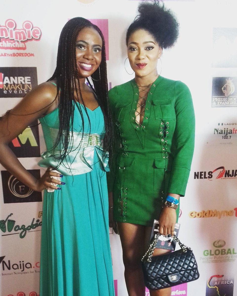 yvieprincess's tweet photo. #egooyinbo & I pose for pictures just after I interviewed her @ #chronicles of #ushebebe #ushebebecomedian event. #ekohotel , #VI #lagos https://t.co/8wgEzOpHI2