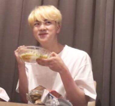 sacdokyeom's tweet photo. @seokjinsac sorry i couldn't choose but he's either the first or the second pic there's no in-between https://t.co/1HlHouupnK