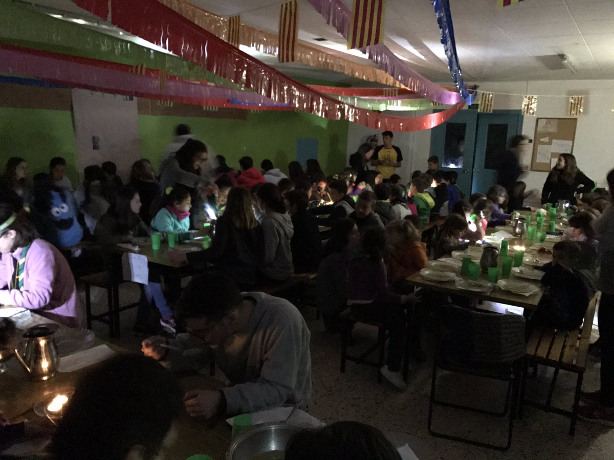 viceroigs's tweet photo. Més de 24h sense electricitat a #montoliu,#guardialada!Població d'avançada edat i casa de colònies. 90 nens,4/14 anys.Desesperació! @Endesa https://t.co/isrBKusKtK