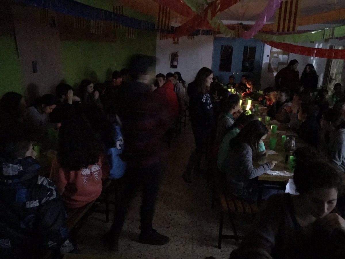 viceroigs's tweet photo. Més de 24h sense electricitat a #montoliu,#guardialada!Població d'avançada edat i casa de colònies. 90 nens,4/14 anys.Desesperació! @Endesa https://t.co/isrBKusKtK