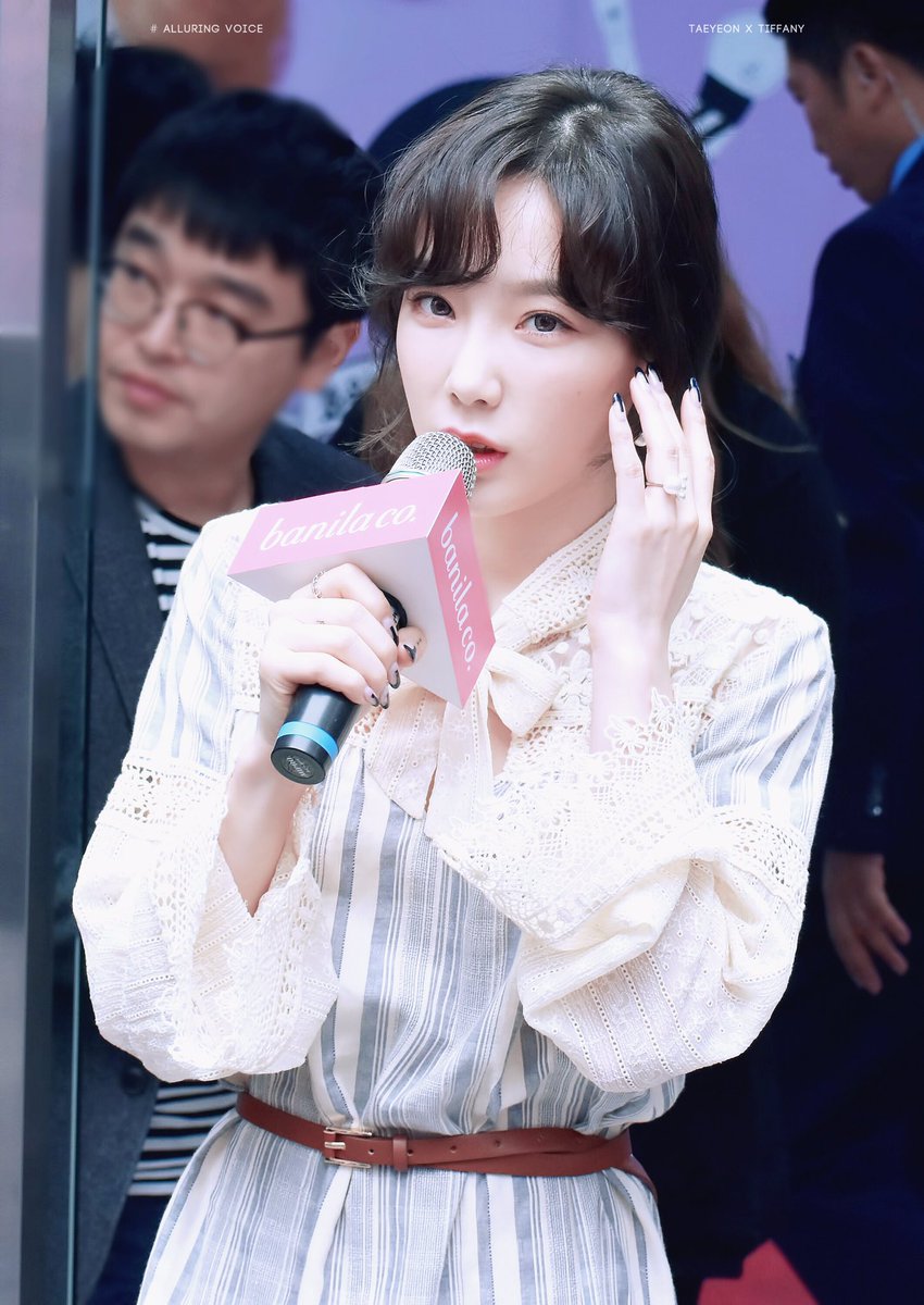 [PIC][25-03-2017]TaeYeon tham dự buổi Fansign cho dòng mỹ phẩm "Banila Co." vào chiều nay - Page 3 C71gMu6U8AAjYgY