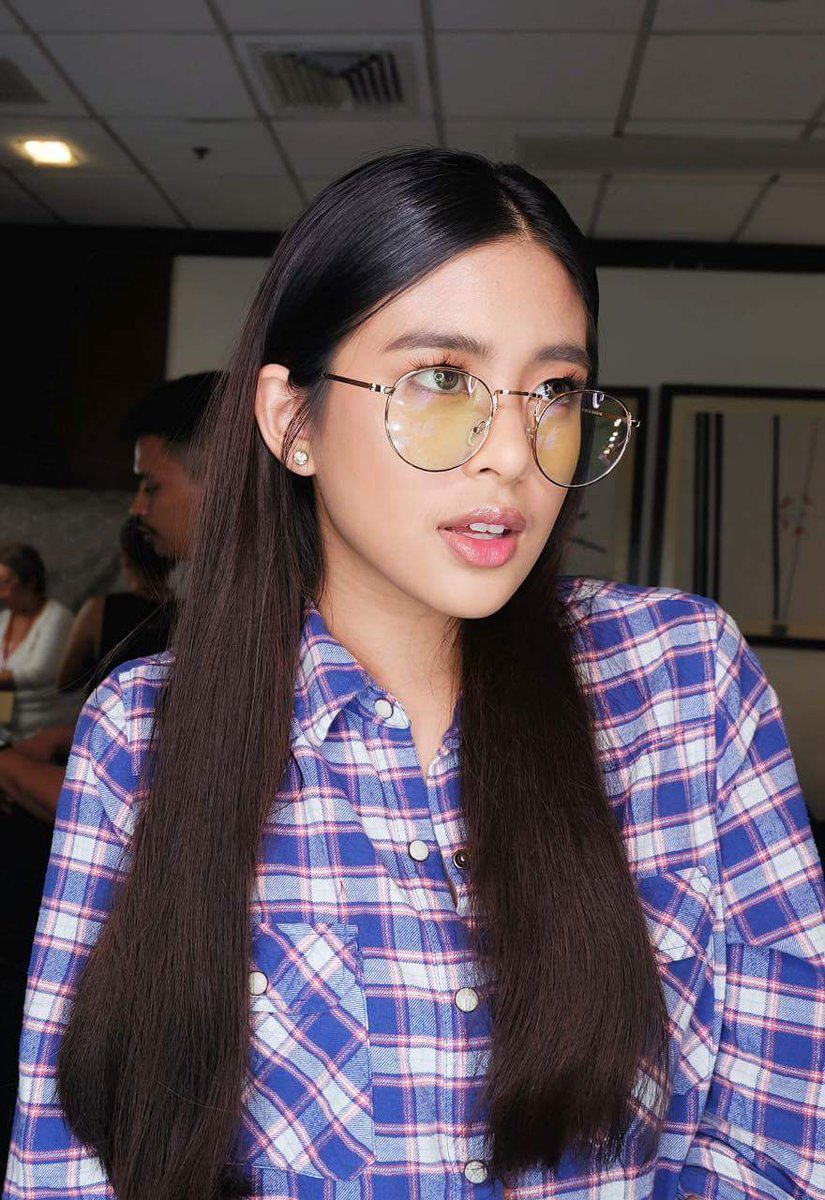 Gabbified's tweet photo. A geek chic @_gabbigarcia ๐๐๐
Makeup by: @delosreyesjason
Hair by: @marksdrosales
#MarkedbyJason #SPSGrabeTo https://t.co/4a1csI9wFx