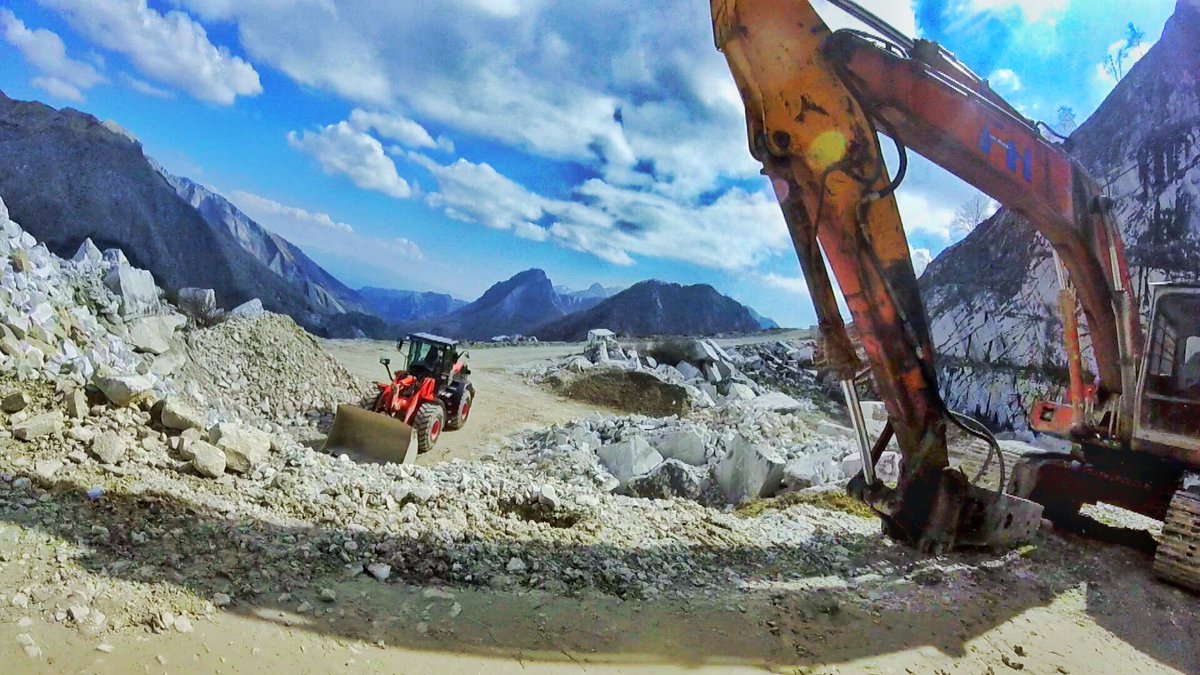 Teo53Doriangrey's tweet photo. #mtbteo53 #inversilia #mtb  #escursione sulle Alpi Apuane alle cave dove viene estratto il marmo bianco. https://t.co/Jc4MtGBiPz