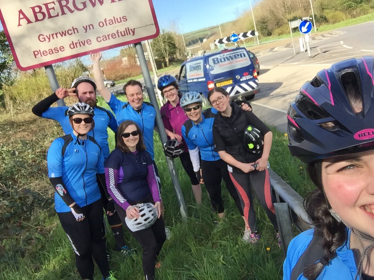 Wedi cyrraedd Abergwili <a href="/YfcStPeters/">CFfI St.Peters YFC</a> Ymlaen i Capel Dewi #herseiclo